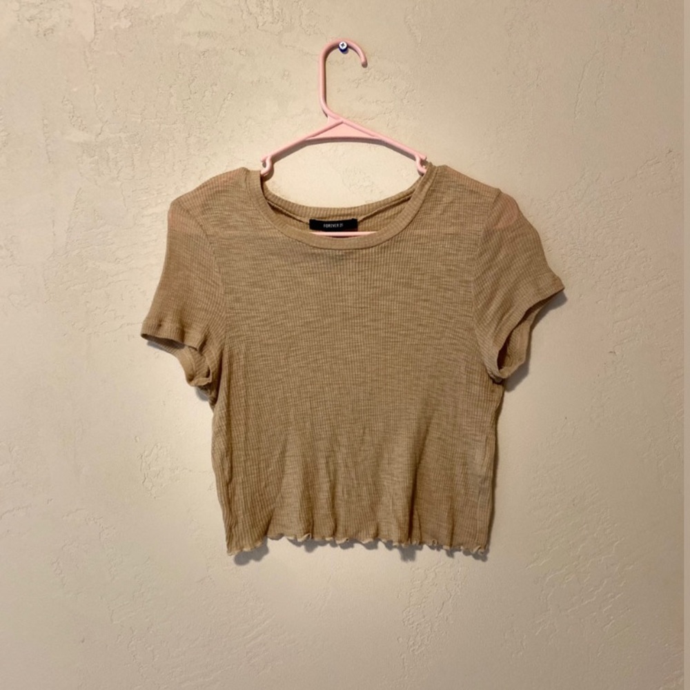 Light Crop Top w/ Ruffled Bottom